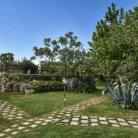 Fata Bianca Salento - Giardino Botanico Con Piscina בית נופש